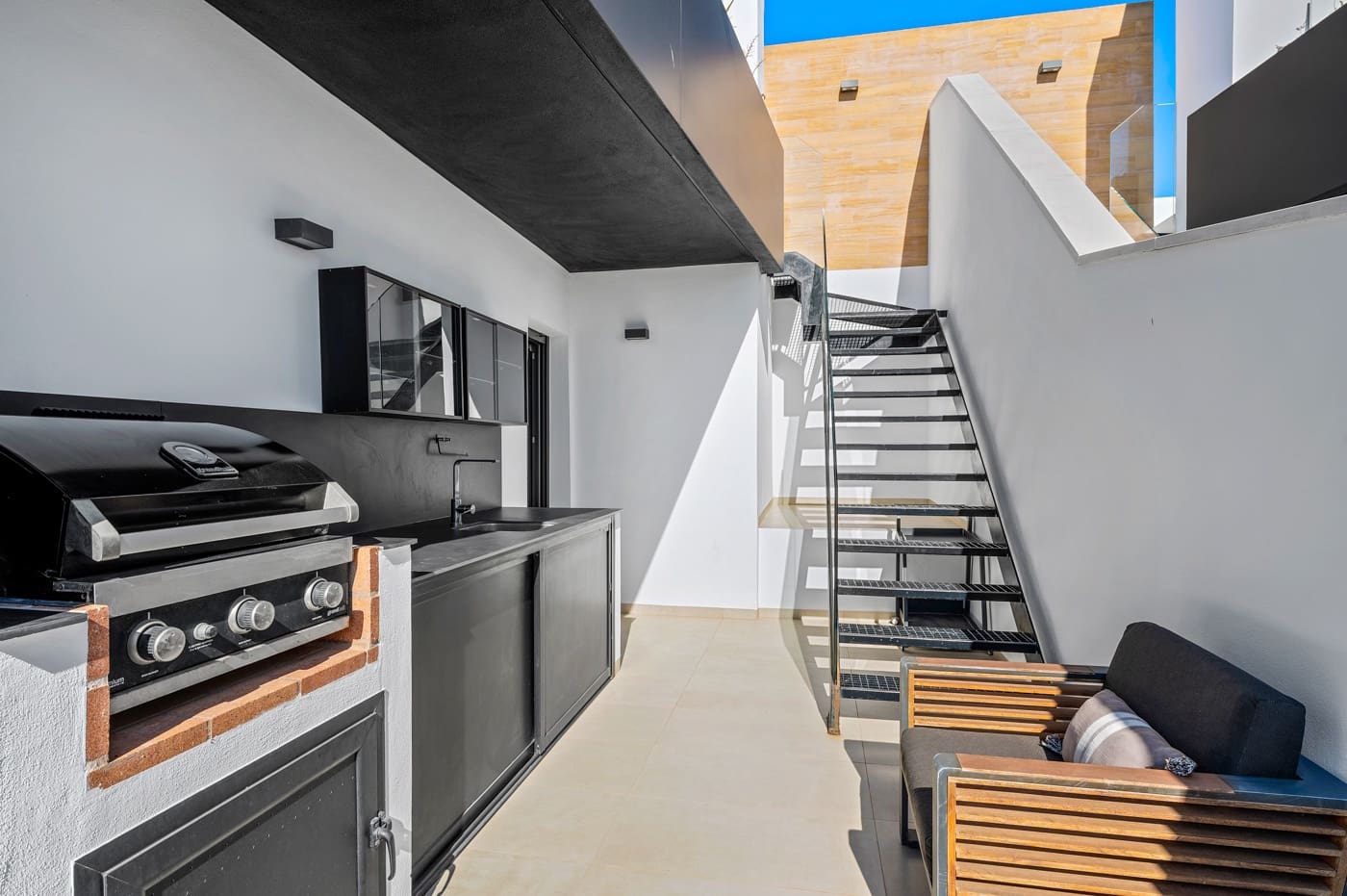 3 bedroom Penthouse for sale in Villamartin with garage - € 639,000 (Ref: 9650502)