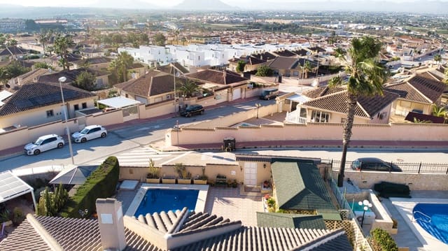 4 chambre Villa/Maison à vendre à Ciudad Quesada, Rojales avec piscine - 555 000 € (Ref: 9656809)
