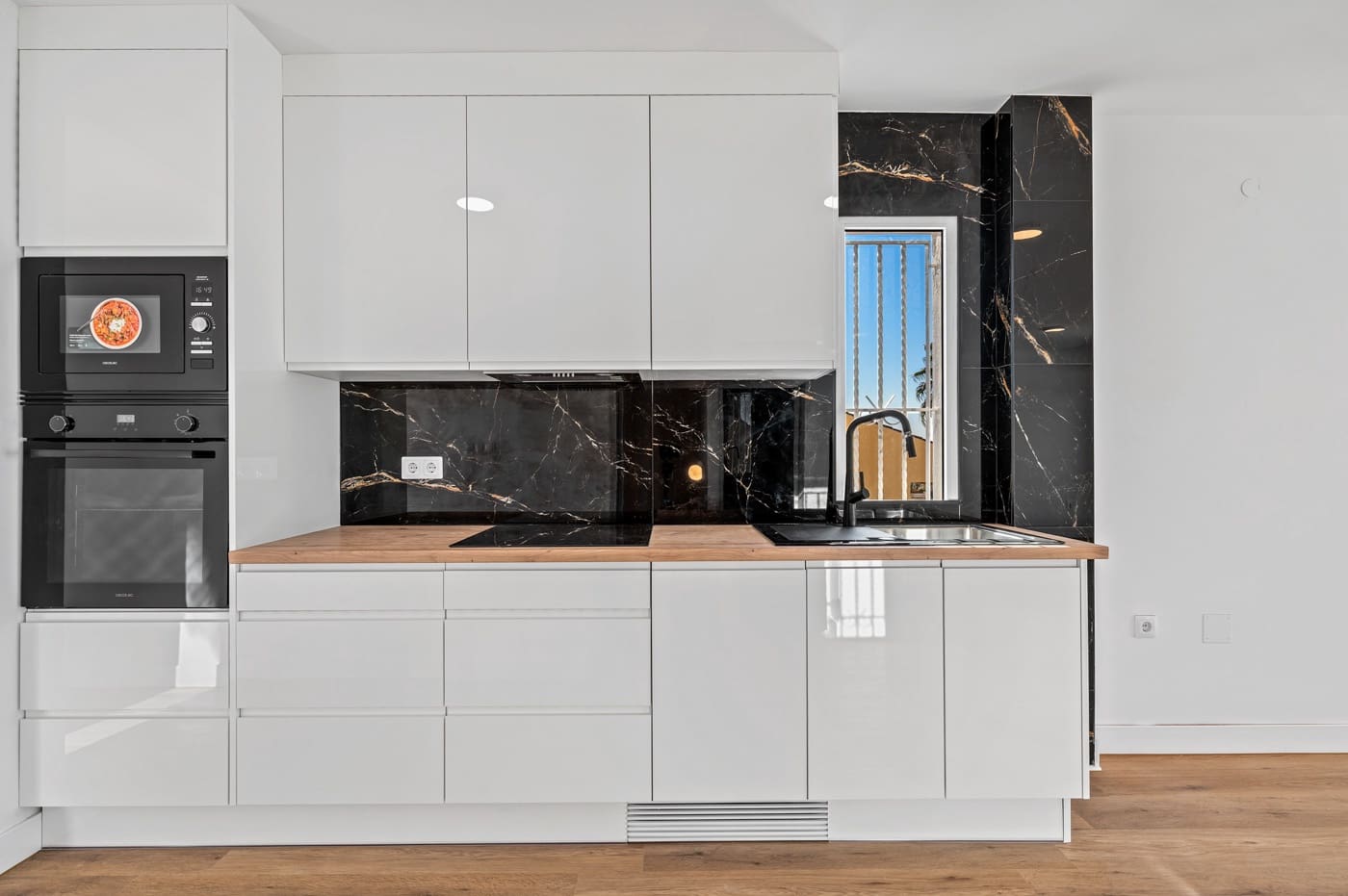 3 soveværelse Semi-Rækkehus til salg i Benimar - € 269.000 (Ref: 9656810)