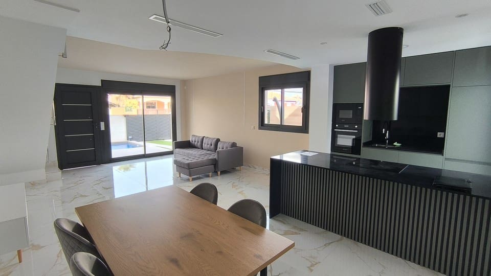 2 bedroom Villa for sale in Los Montesinos with pool garage - € 389,000 (Ref: 9676594)