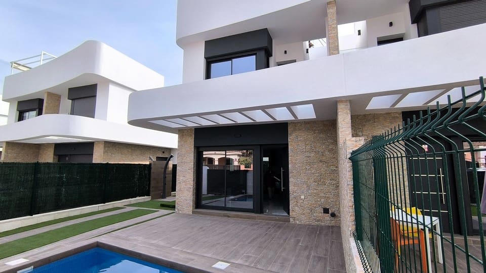 2 bedroom Villa for sale in Los Montesinos with pool garage - € 389,000 (Ref: 9676594)