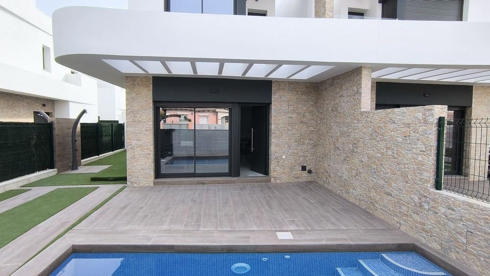 2 bedroom Villa for sale in Los Montesinos with pool garage - € 389,000 (Ref: 9676594)
