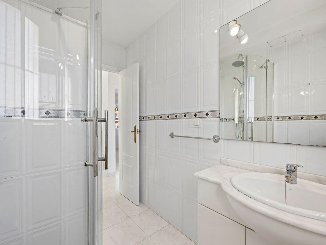 3 slaapkamer Halfvrijstaande villa te koop in Benijofar - € 242.500 (Ref: 9676603)