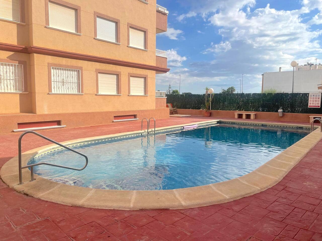 2 soveværelse Lejlighed til salg i Algorfa med swimmingpool - € 115.000 (Ref: 9676605)