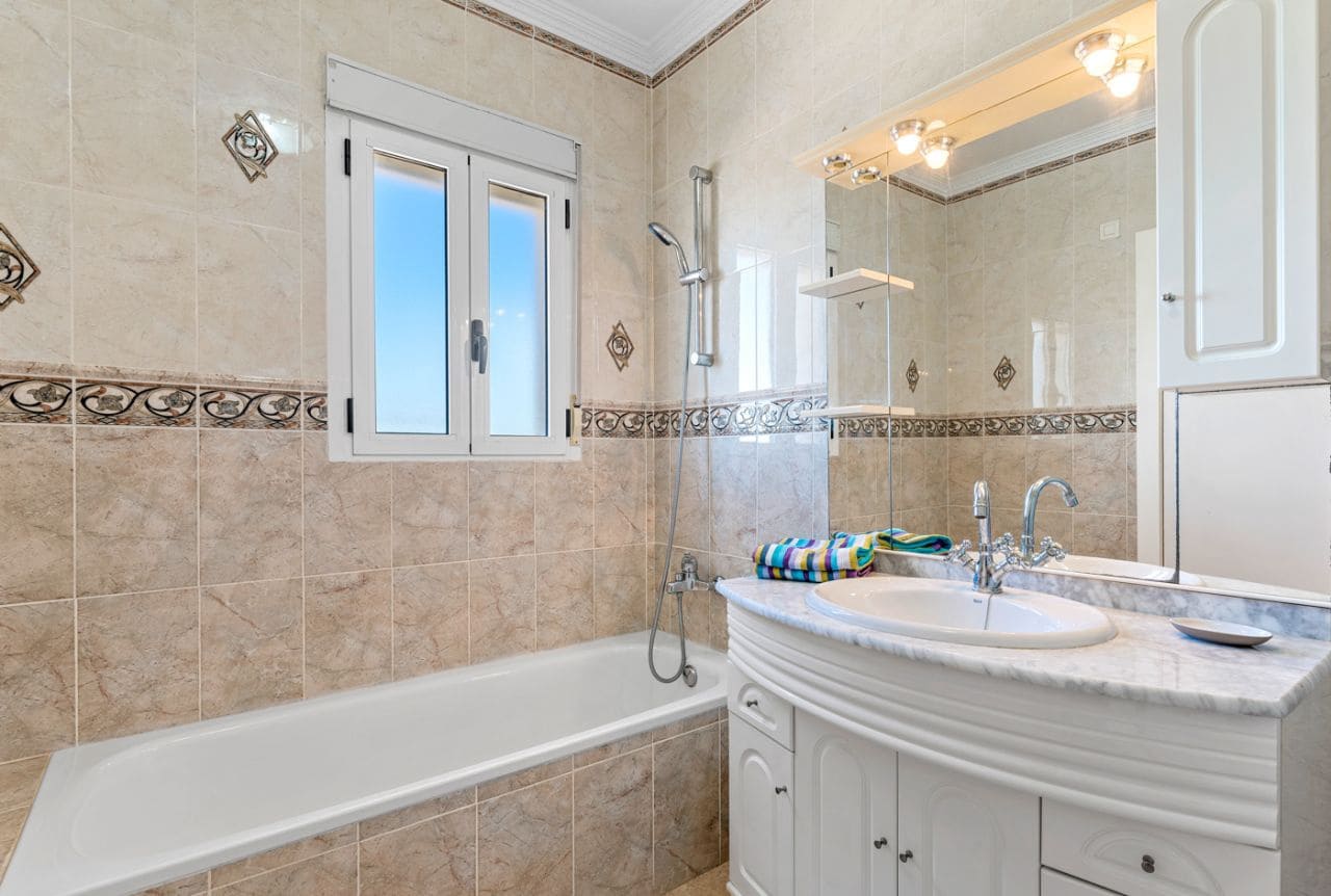 4 Zimmer Villa zu verkaufen in Almoradi - 495.000 € (Ref: 9676607)