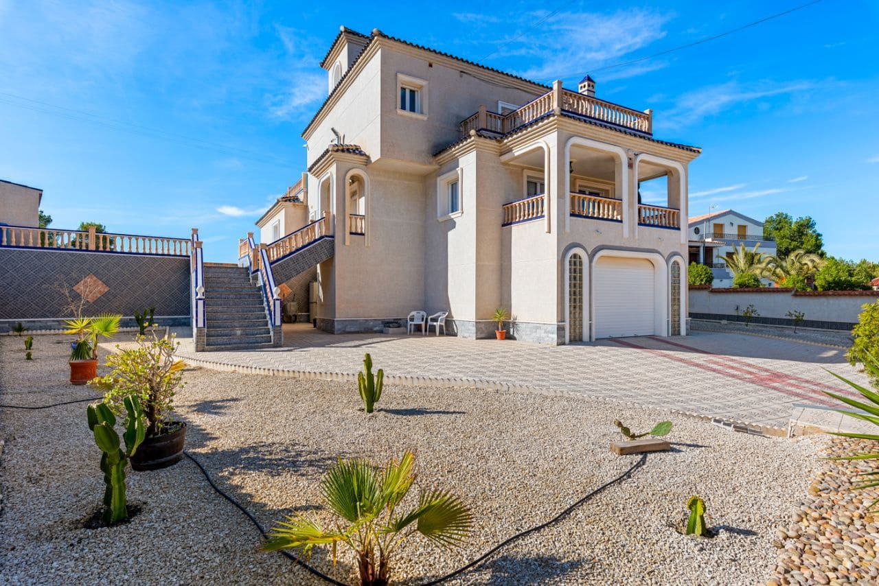 4 Zimmer Villa zu verkaufen in Almoradi - 495.000 € (Ref: 9676607)