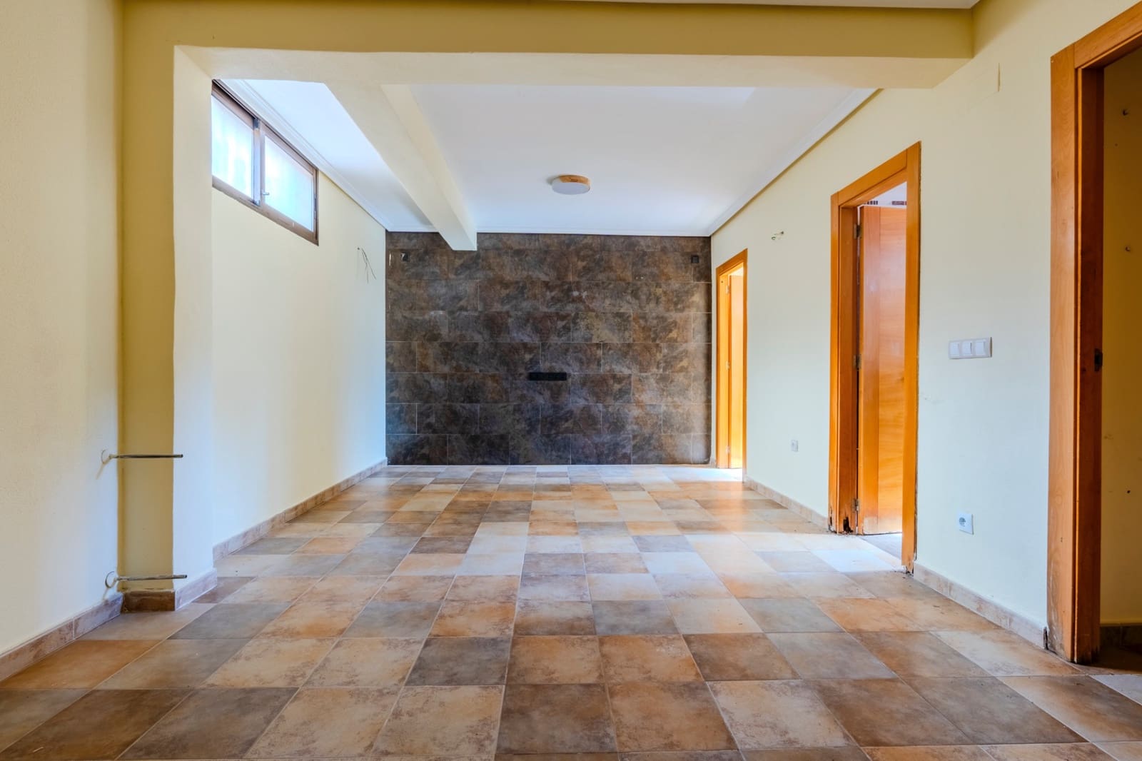 Chalet de 6 habitaciones en Villamartin en venta - 365.000 € (Ref: 9715702)