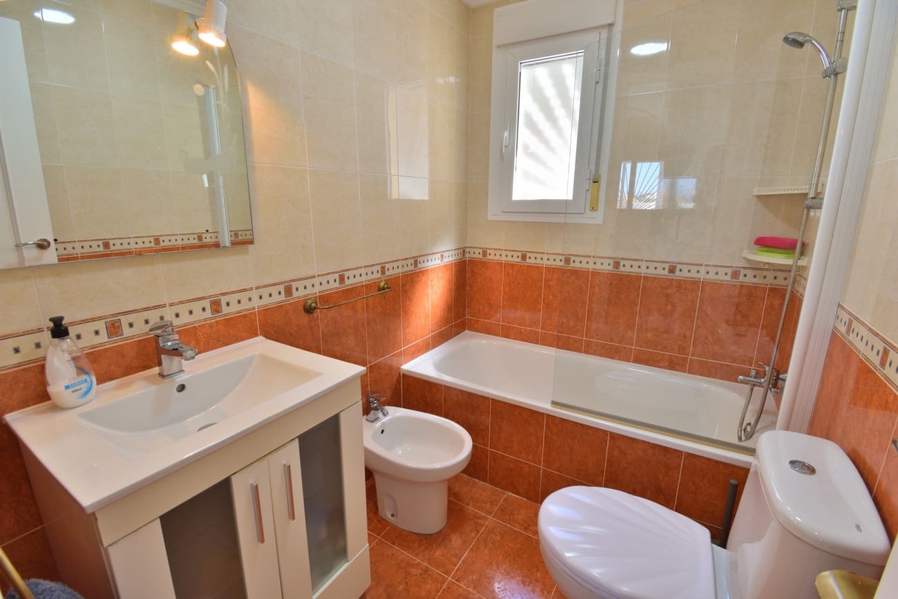 2 bedroom Semi-detached Villa for sale in Rojales with pool - € 189,000 (Ref: 9784908)