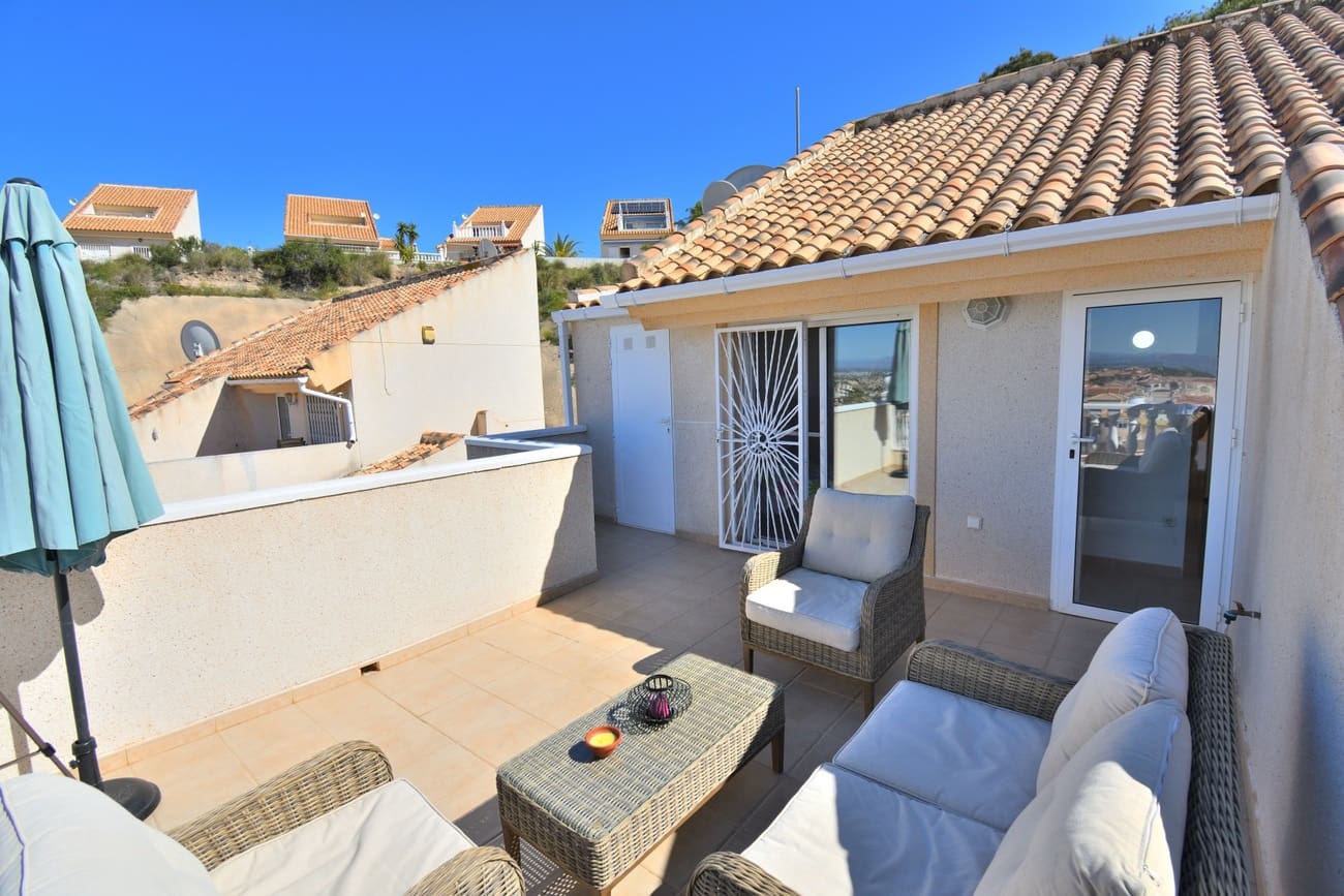 2 bedroom Semi-detached Villa for sale in Rojales with pool - € 189,000 (Ref: 9784908)