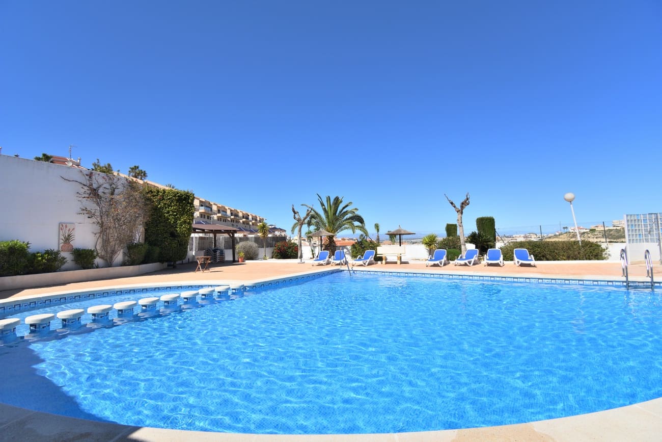 2 bedroom Semi-detached Villa for sale in Rojales with pool - € 189,000 (Ref: 9784908)