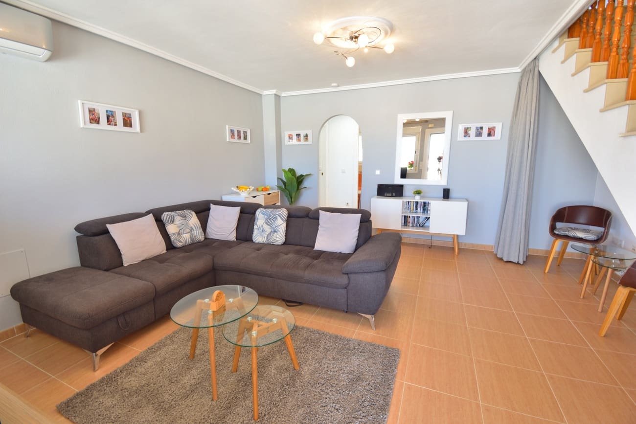 2 bedroom Semi-detached Villa for sale in Rojales with pool - € 189,000 (Ref: 9784908)