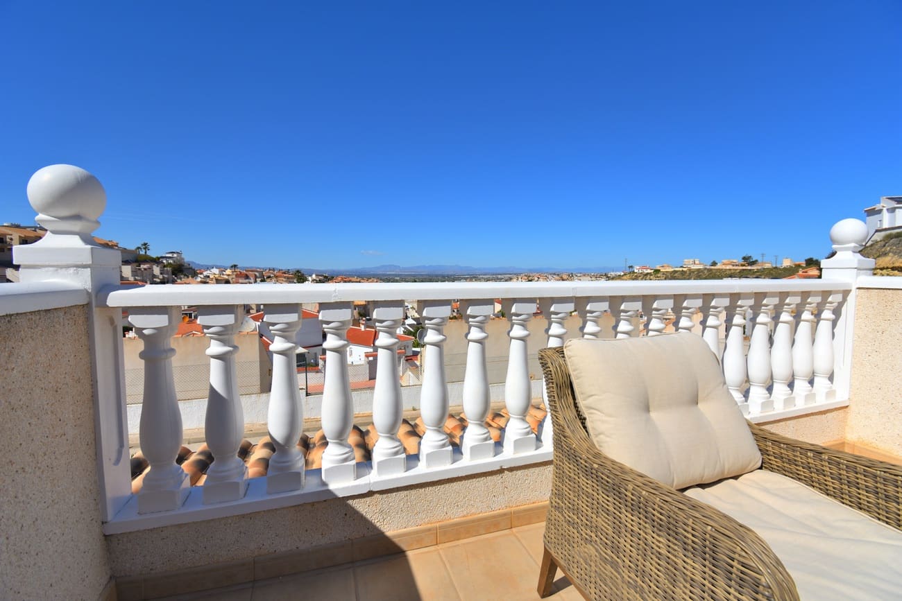 2 bedroom Semi-detached Villa for sale in Rojales with pool - € 189,000 (Ref: 9784908)