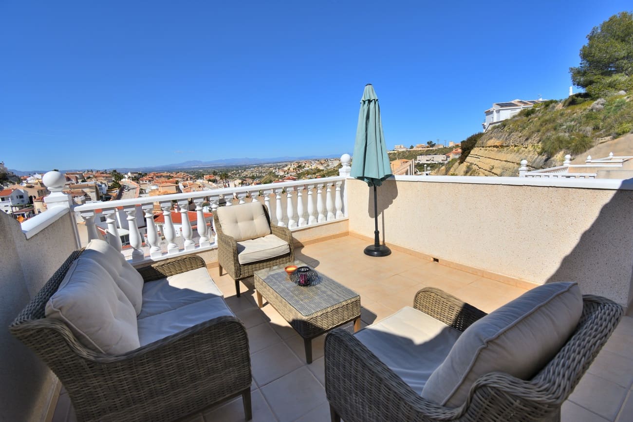 2 bedroom Semi-detached Villa for sale in Rojales with pool - € 189,000 (Ref: 9784908)