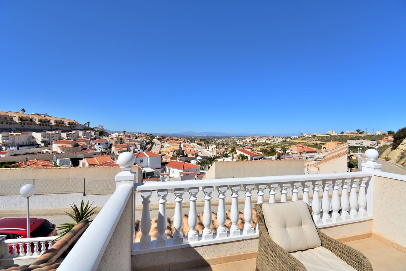 2 bedroom Semi-detached Villa for sale in Rojales with pool - € 189,000 (Ref: 9784908)
