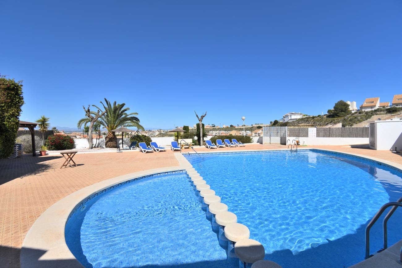 2 bedroom Semi-detached Villa for sale in Rojales with pool - € 189,000 (Ref: 9784908)