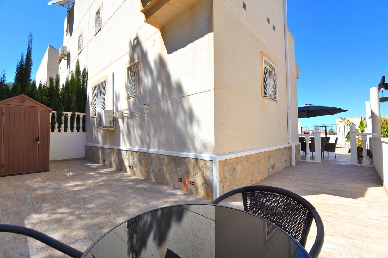 2 bedroom Semi-detached Villa for sale in Rojales with pool - € 189,000 (Ref: 9784908)