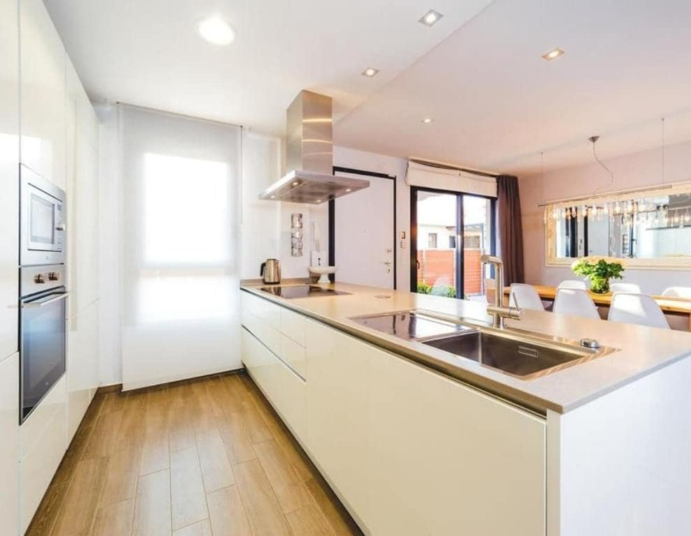 4 makuuhuone Huvila myytävänä paikassa Torrevieja - 559 000 € (Ref: 9805597)