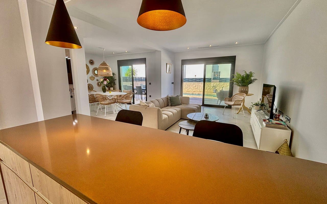 2 slaapkamer Villa te koop in Benijofar met zwembad garage - € 429.500 (Ref: 9841883)