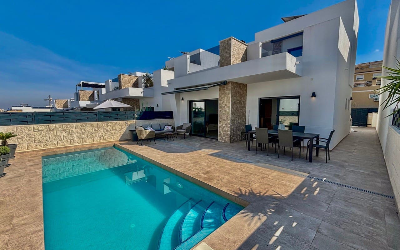 2 slaapkamer Villa te koop in Benijofar met zwembad garage - € 429.500 (Ref: 9841883)