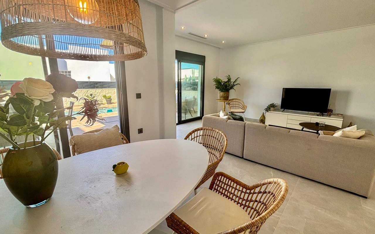 2 slaapkamer Villa te koop in Benijofar met zwembad garage - € 429.500 (Ref: 9841883)