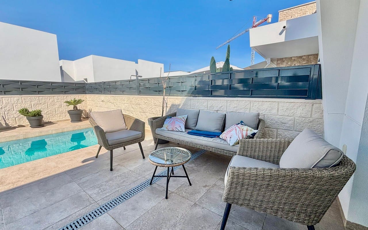 2 slaapkamer Villa te koop in Benijofar met zwembad garage - € 429.500 (Ref: 9841883)
