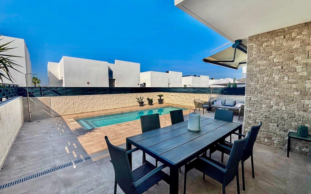 2 slaapkamer Villa te koop in Benijofar met zwembad garage - € 429.500 (Ref: 9841883)