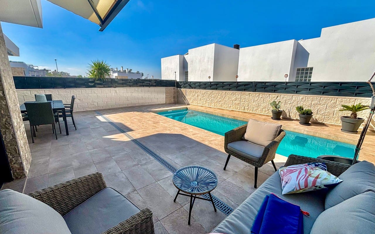 2 slaapkamer Villa te koop in Benijofar met zwembad garage - € 429.500 (Ref: 9841883)