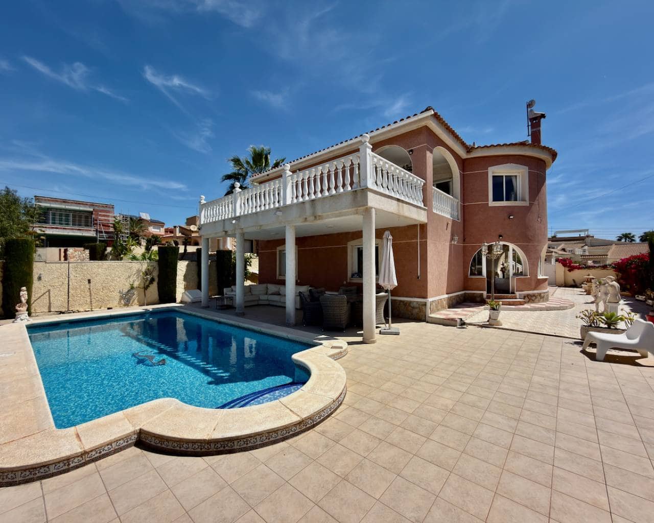 5 soverom Villa til salgs i Ciudad Quesada med svømmebasseng garasje - € 599 995 (Ref: 9858716)