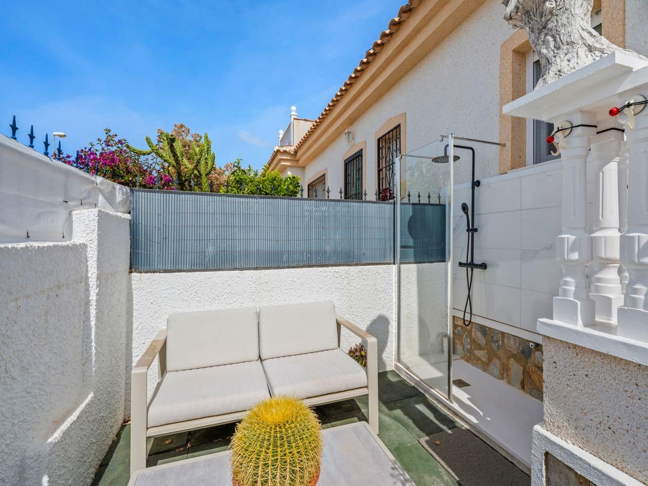 3 bedroom Villa for sale in Rojales with pool - € 249,000 (Ref: 9889389)