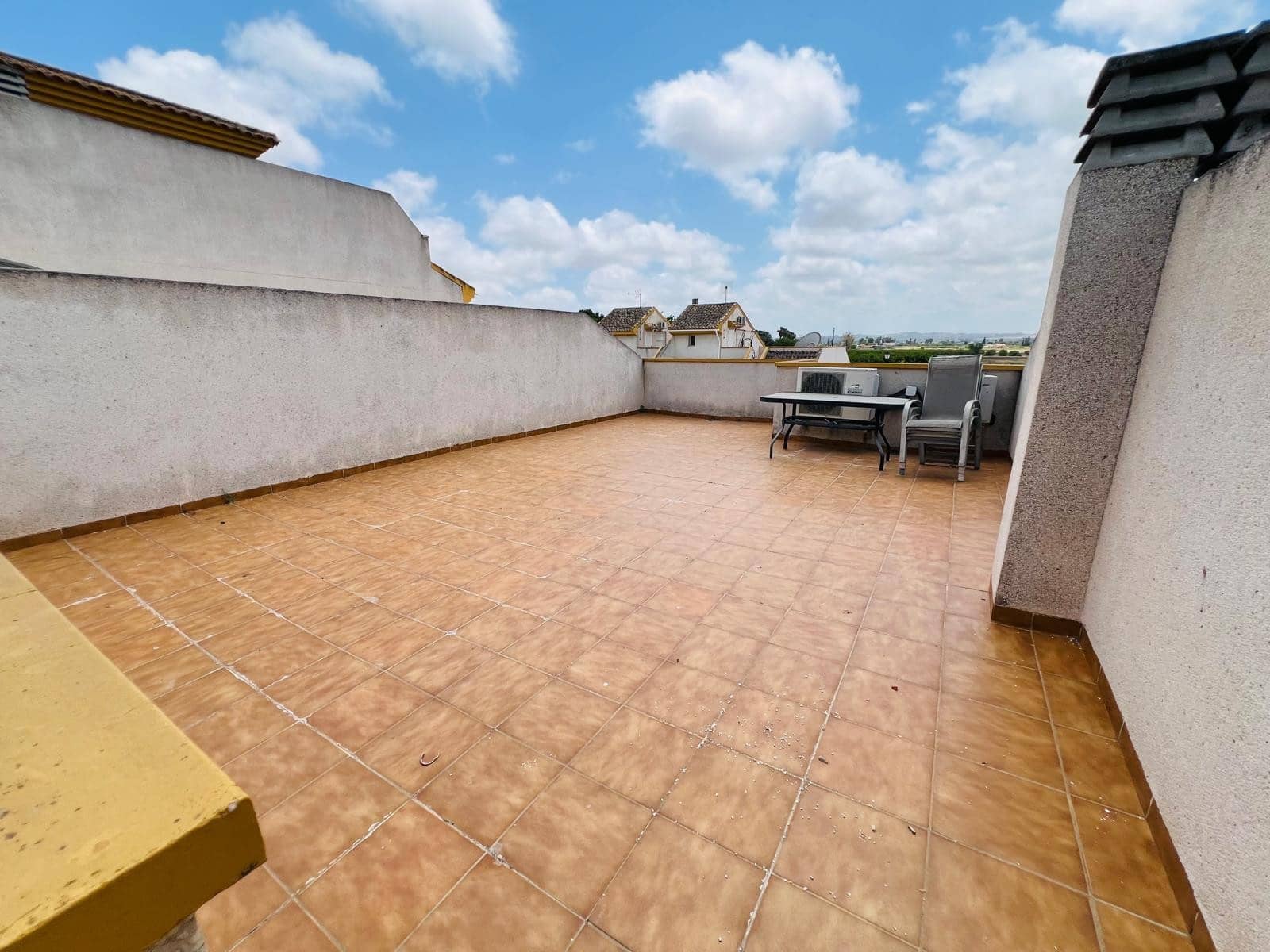 2 bedroom Townhouse for sale in Daya Nueva - € 140,000 (Ref: 9895776)