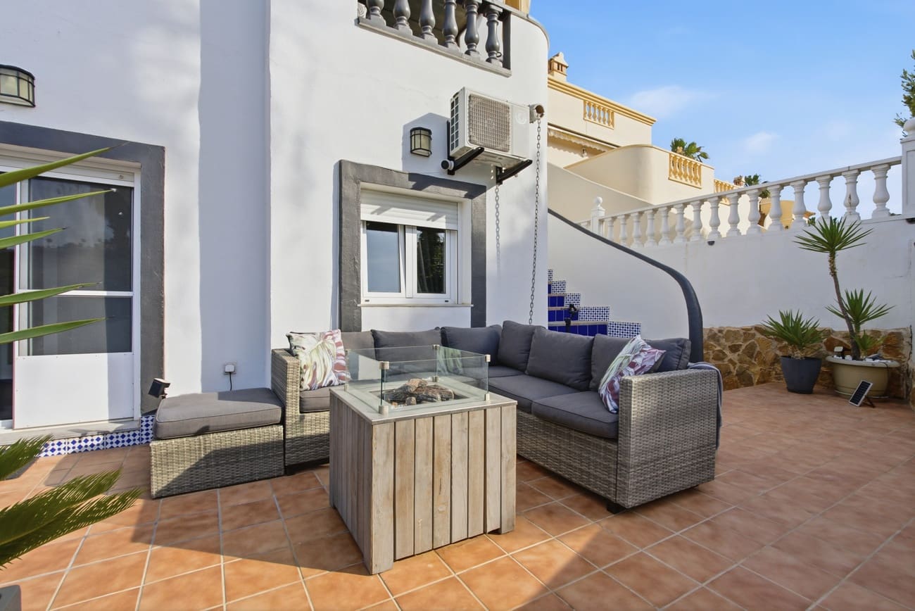 4 bedroom Villa for sale in Rojales with pool - € 480,000 (Ref: 9913454)
