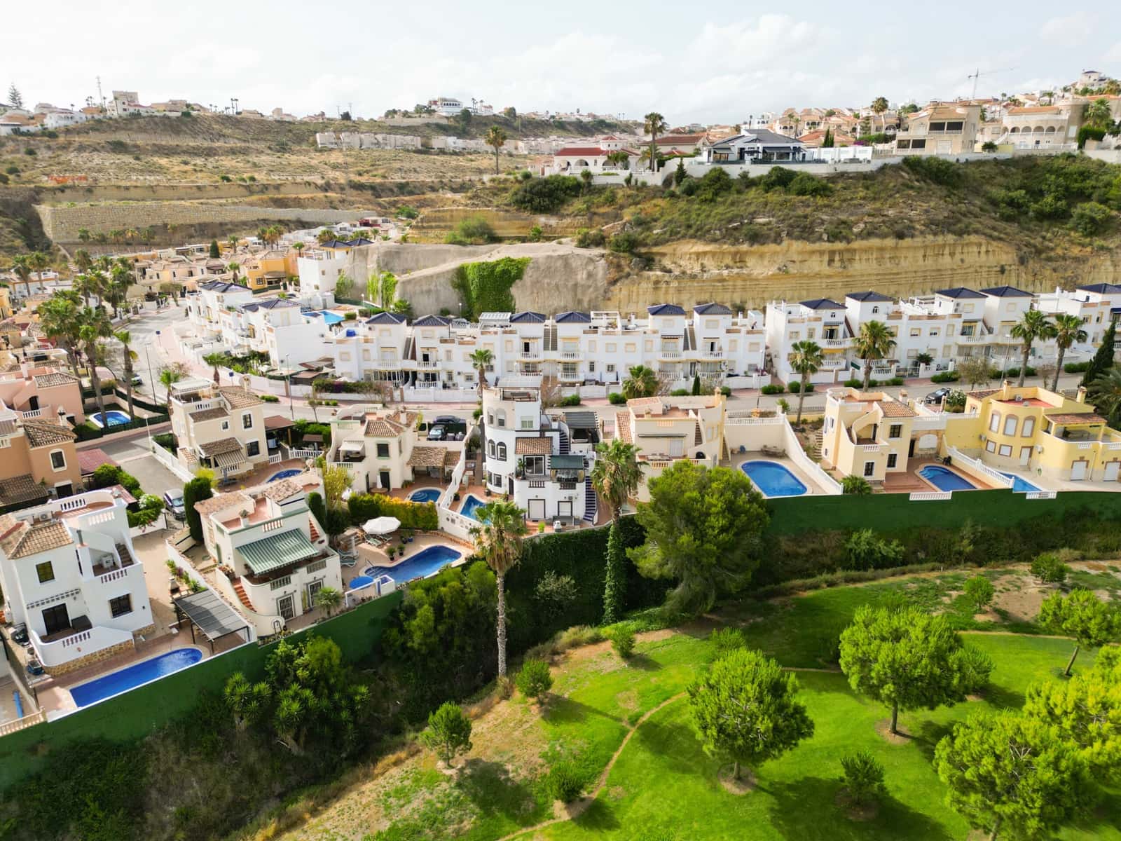 4 bedroom Villa for sale in Rojales with pool - € 480,000 (Ref: 9913454)