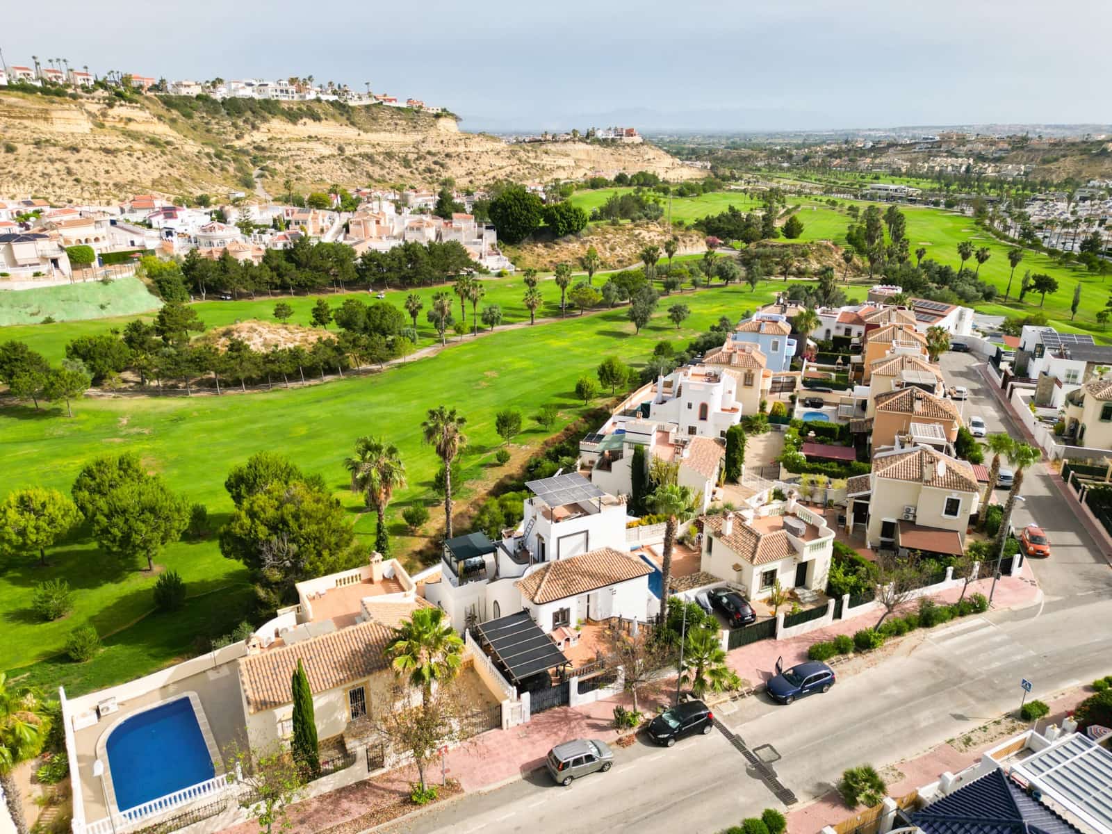 4 bedroom Villa for sale in Rojales with pool - € 480,000 (Ref: 9913454)