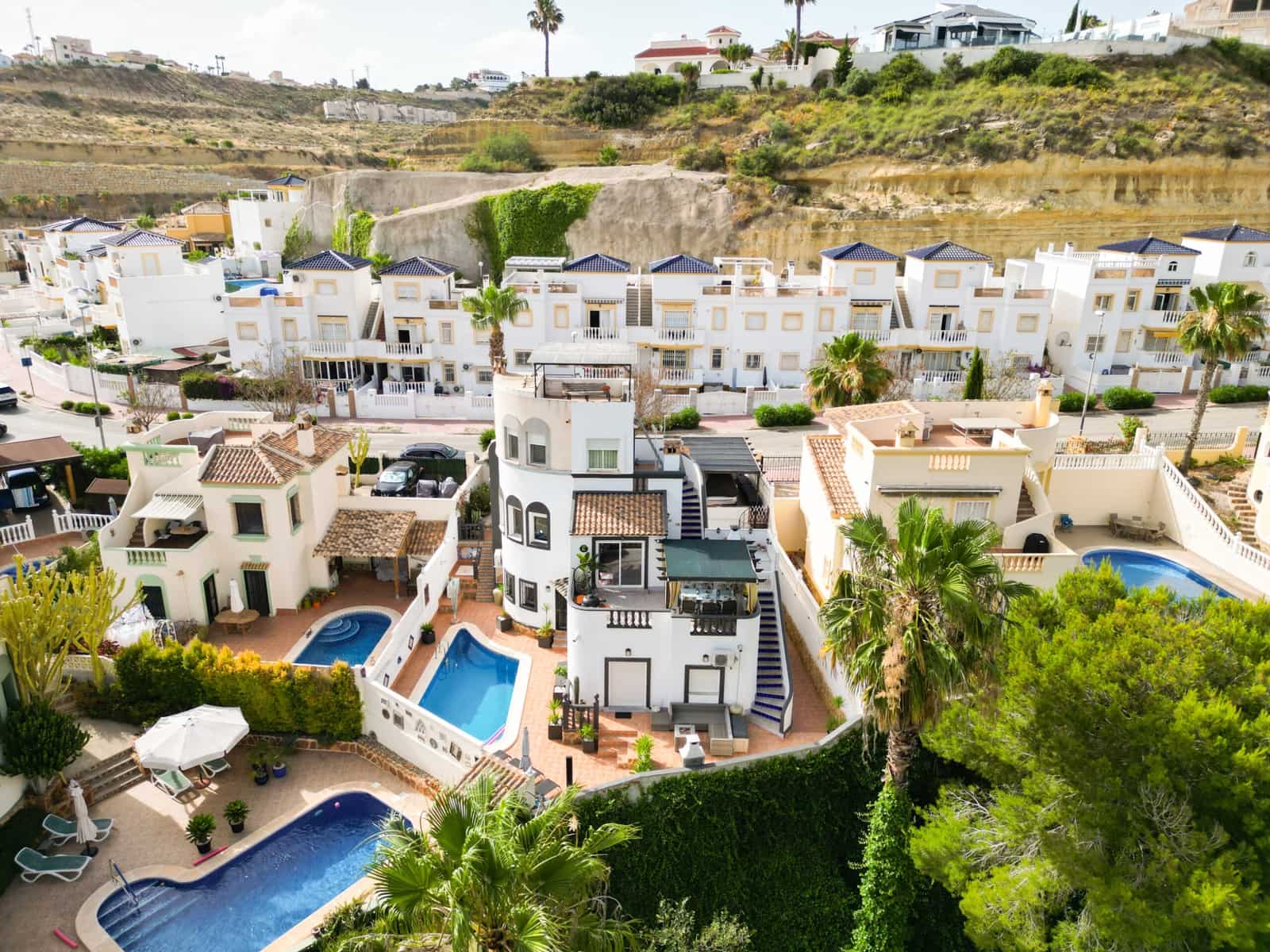 4 bedroom Villa for sale in Rojales with pool - € 480,000 (Ref: 9913454)
