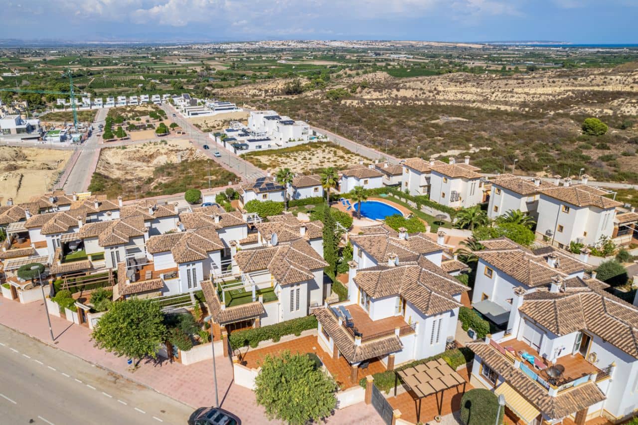 3 bedroom Villa for sale in Rojales with pool - € 299,950 (Ref: 9919228)