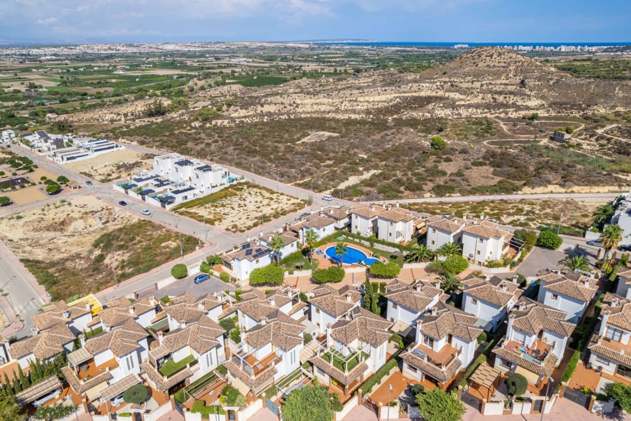 3 bedroom Villa for sale in Rojales with pool - € 299,950 (Ref: 9919228)
