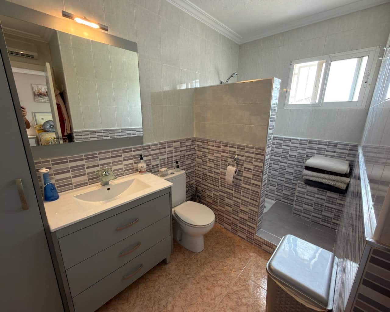 3 bedroom Villa for sale in Catral with garage - € 390,000 (Ref: 9967063)