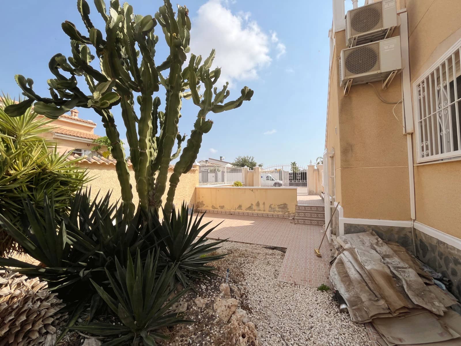 Chalet de 2 habitaciones en Ciudad Quesada en venta - 249.000 € (Ref: 9996452)
