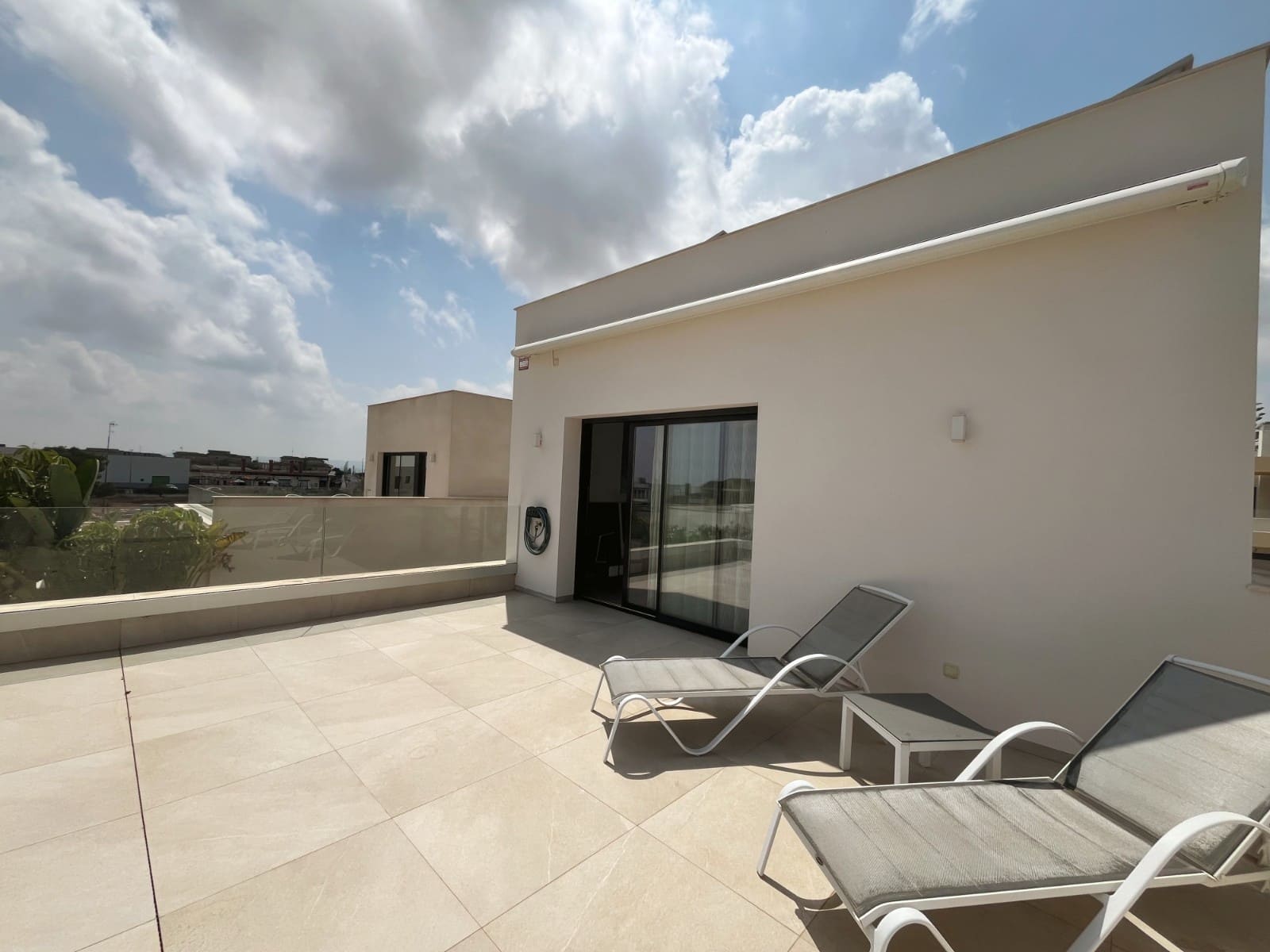 4 Zimmer Villa zu verkaufen in Los Montesinos mit Pool - 595.000 € (Ref: 9996453)
