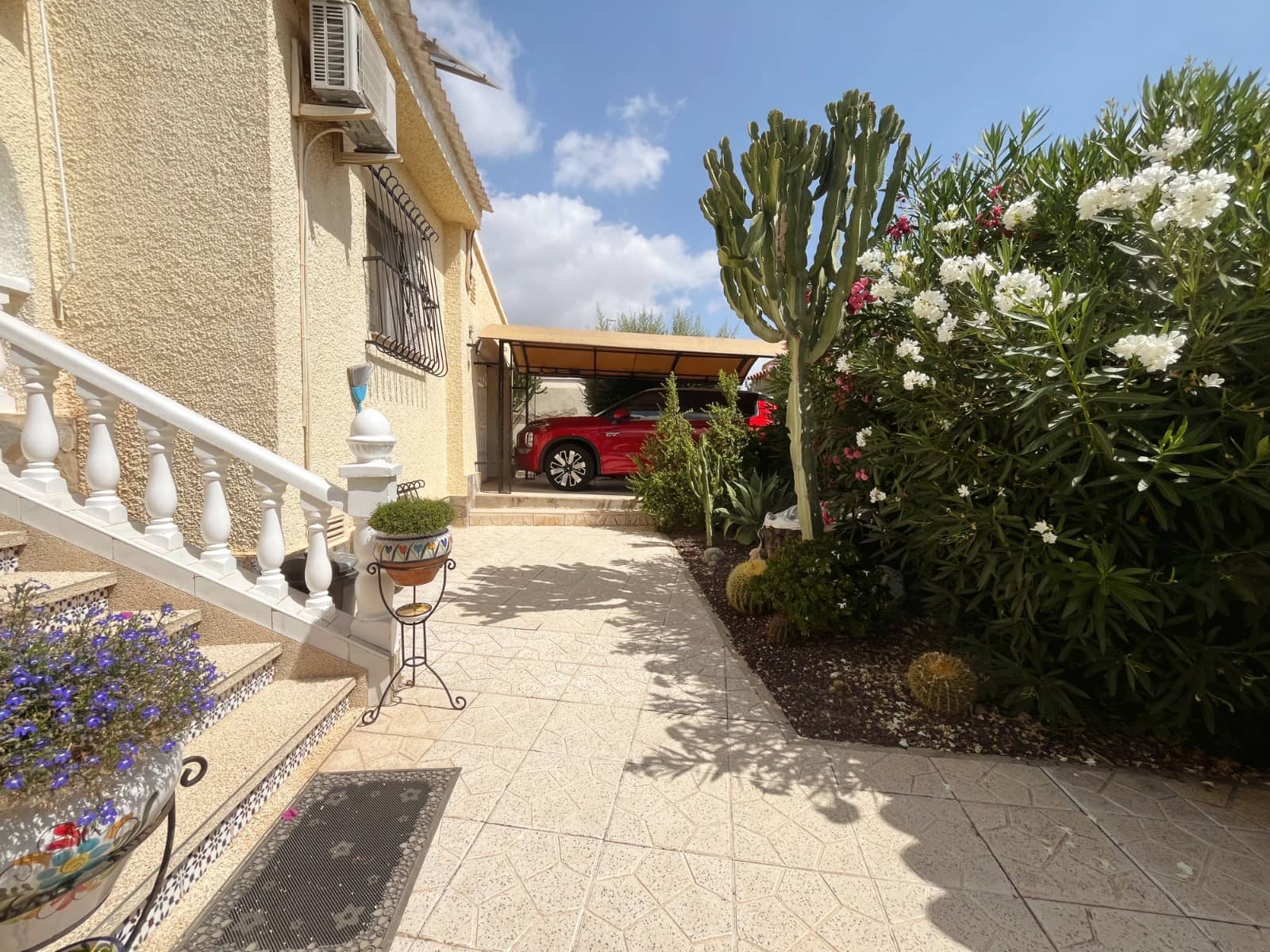 6 soveværelse Villa til salg i Ciudad Quesada med swimmingpool - € 685.000 (Ref: 9996457)