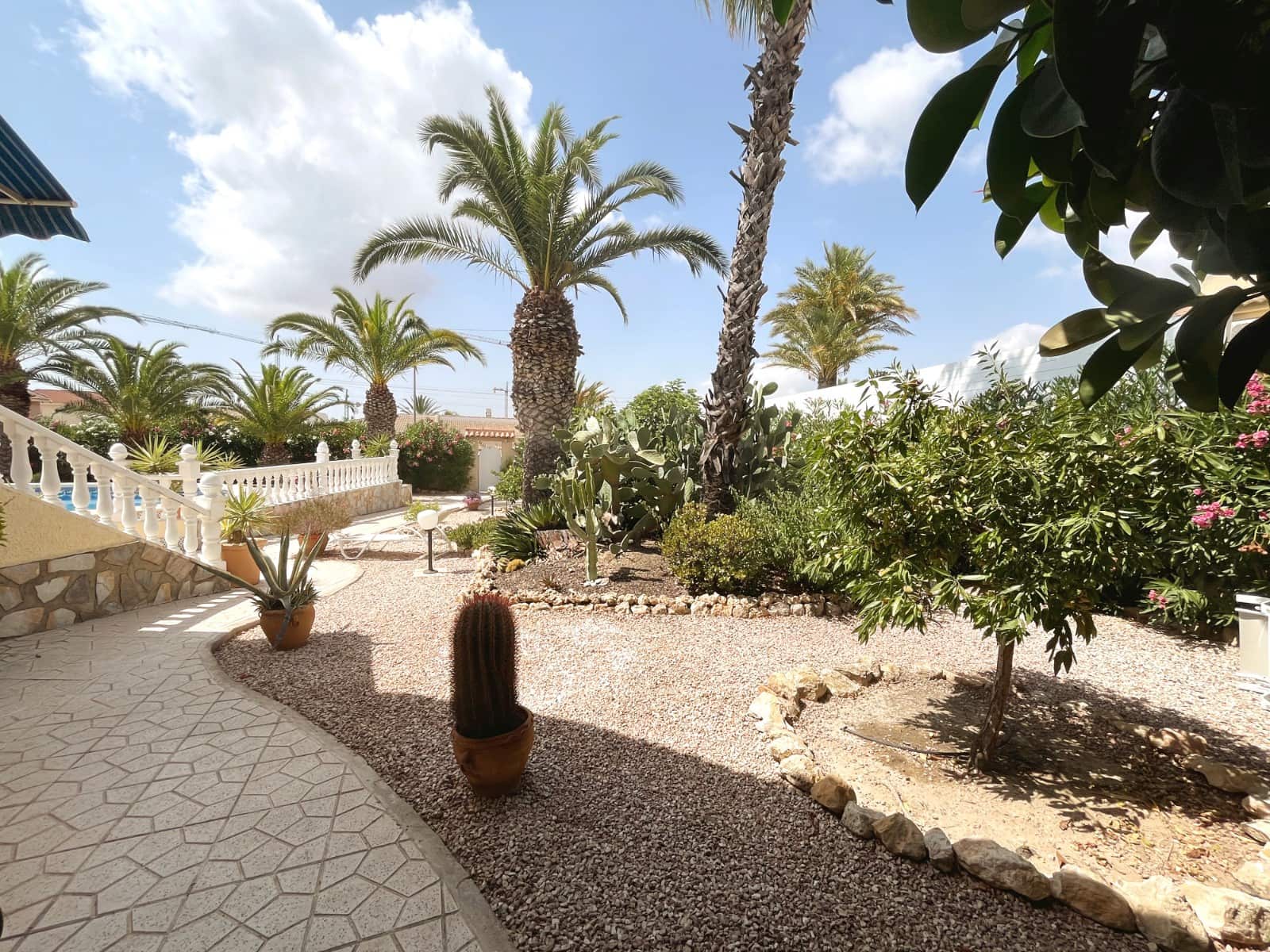 6 soveværelse Villa til salg i Ciudad Quesada med swimmingpool - € 685.000 (Ref: 9996457)