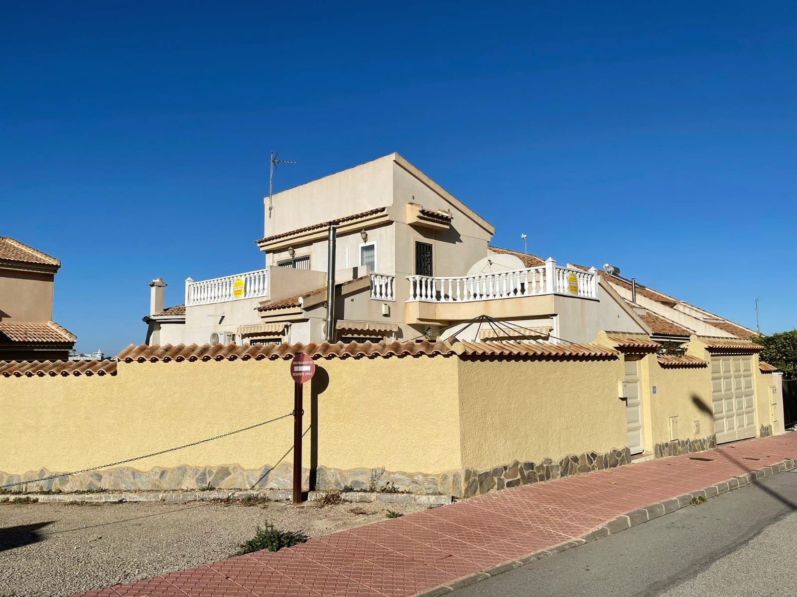 3 slaapkamer Villa te koop in Ciudad Quesada met zwembad - € 285.000 (Ref: 9996458)