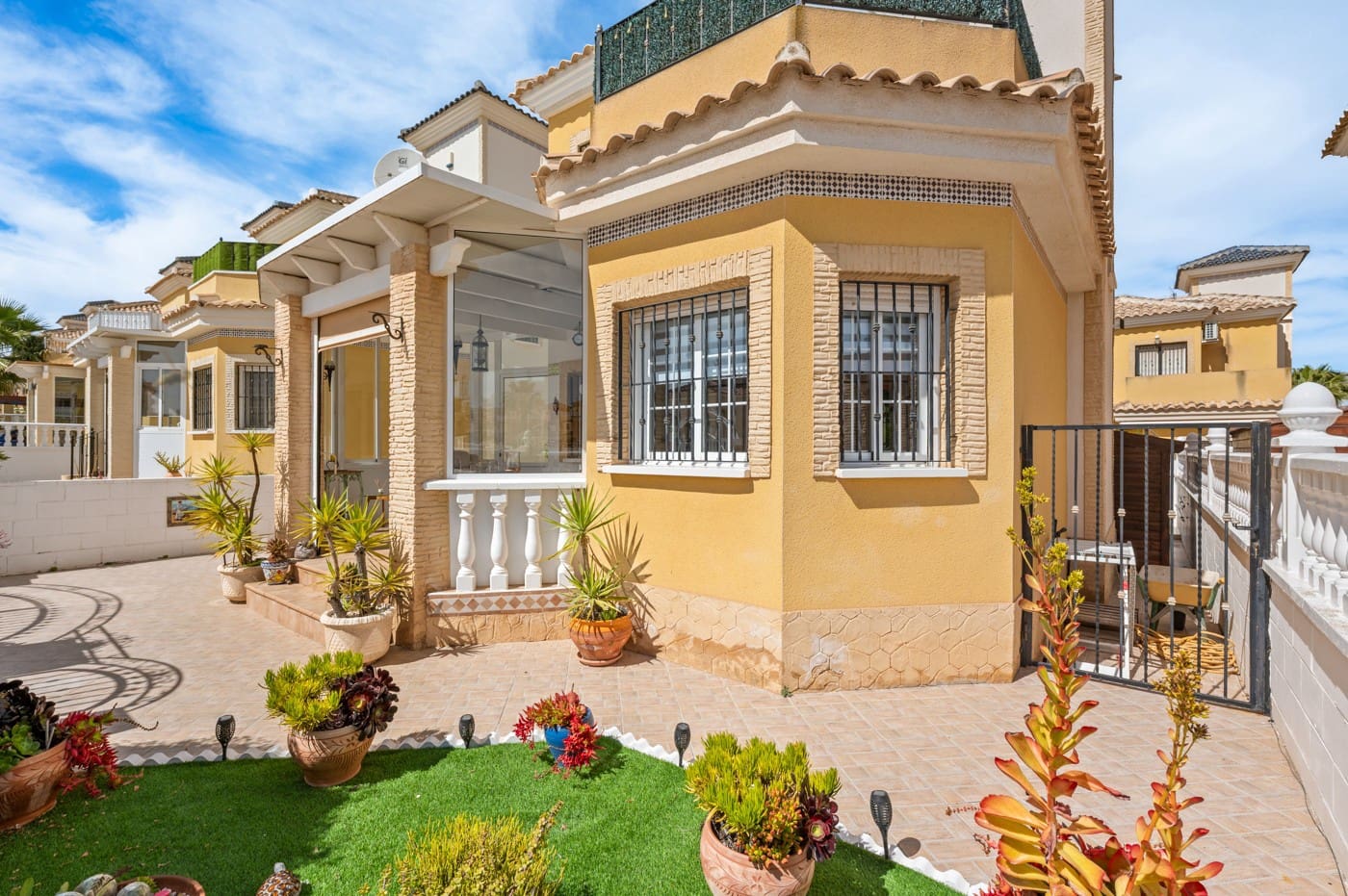 3 bedroom Villa for sale in Algorfa with pool - € 295,000 (Ref: 9996468)