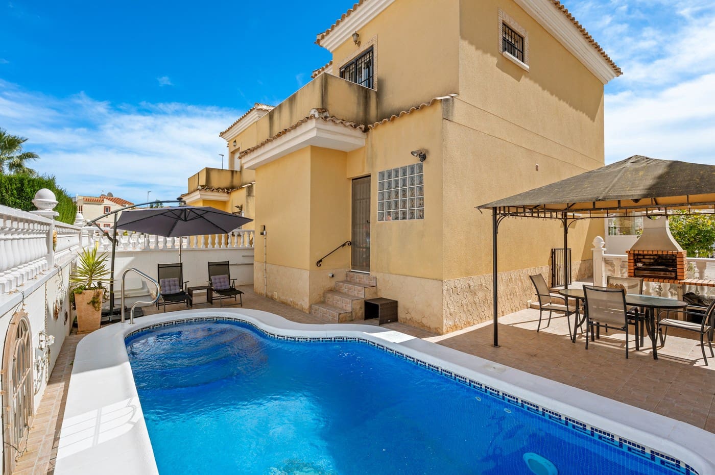 3 bedroom Villa for sale in Algorfa with pool - € 295,000 (Ref: 9996468)