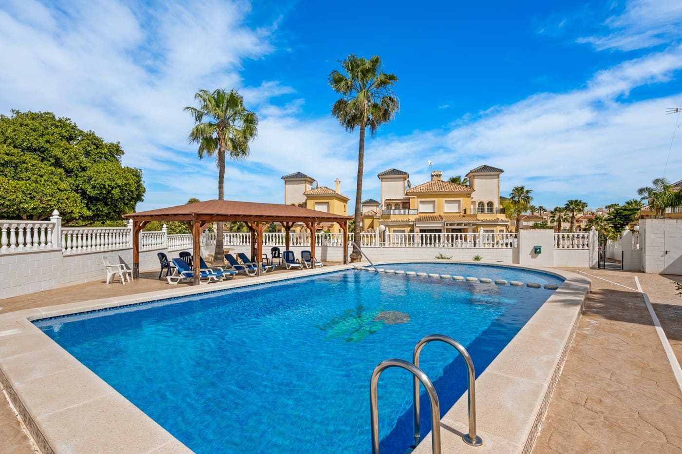 3 bedroom Villa for sale in Algorfa with pool - € 295,000 (Ref: 9996468)