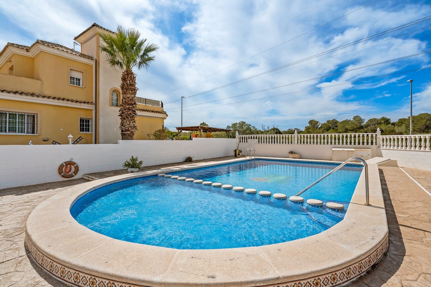 3 bedroom Villa for sale in Algorfa with pool - € 295,000 (Ref: 9996468)