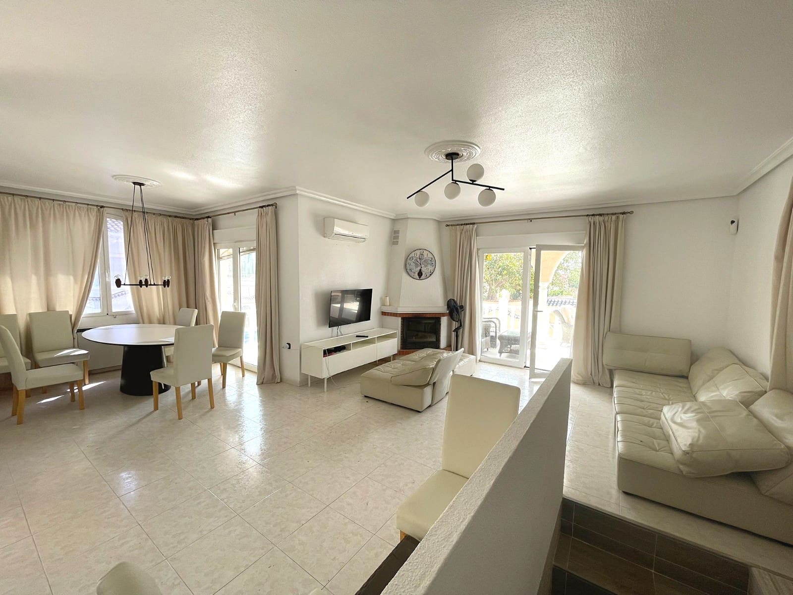 4 slaapkamer Villa te koop in Ciudad Quesada met zwembad - € 585.000 (Ref: 9996471)