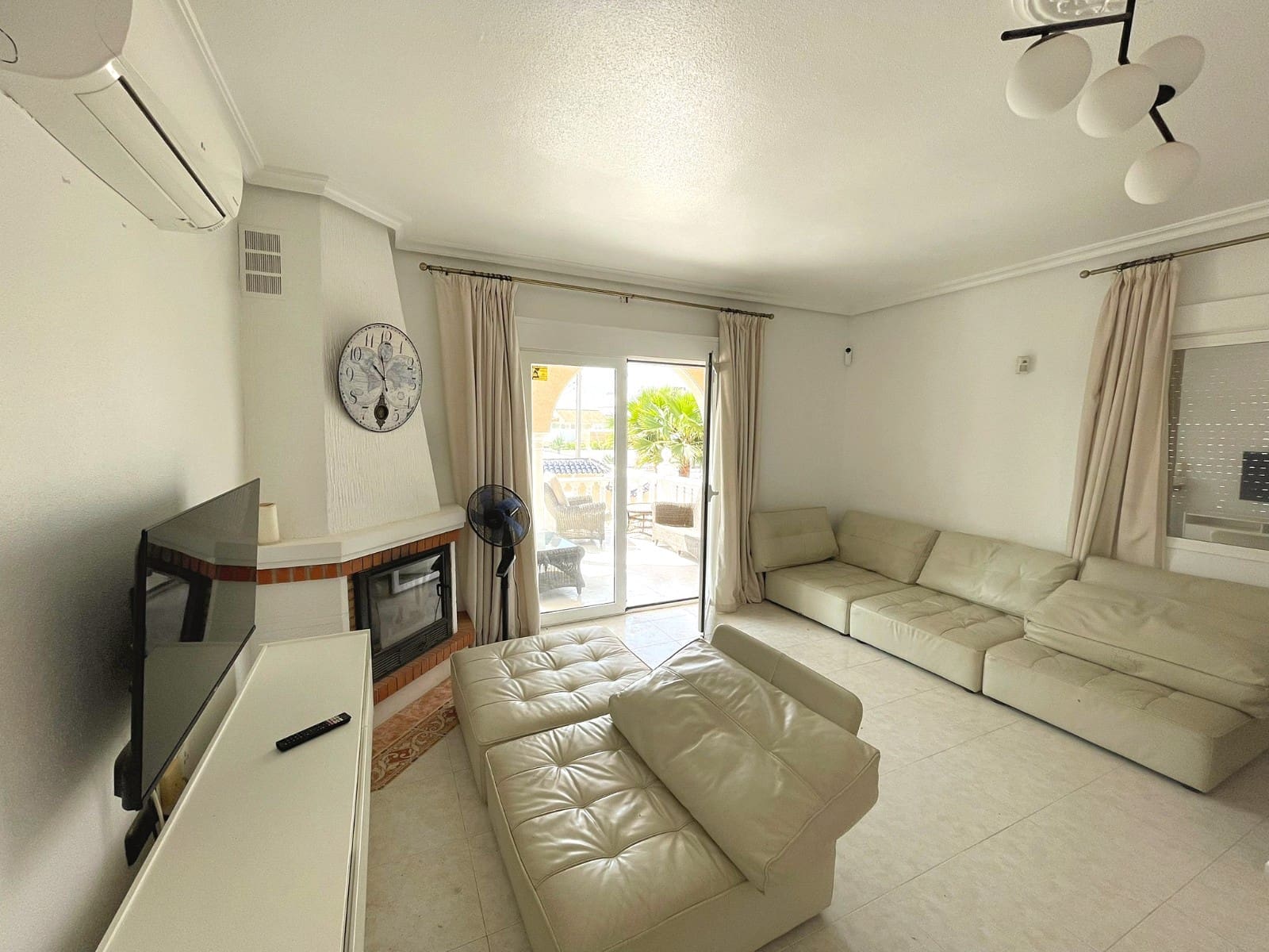 4 slaapkamer Villa te koop in Ciudad Quesada met zwembad - € 585.000 (Ref: 9996471)