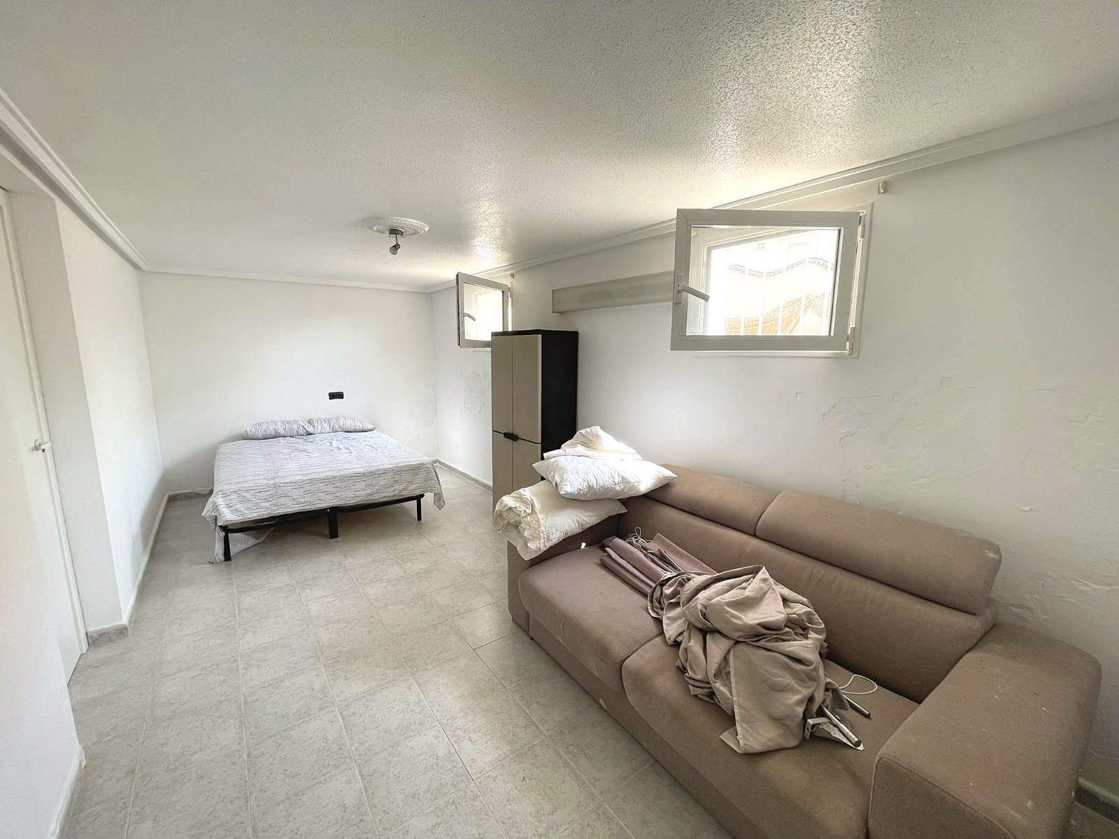 4 slaapkamer Villa te koop in Ciudad Quesada met zwembad - € 585.000 (Ref: 9996471)
