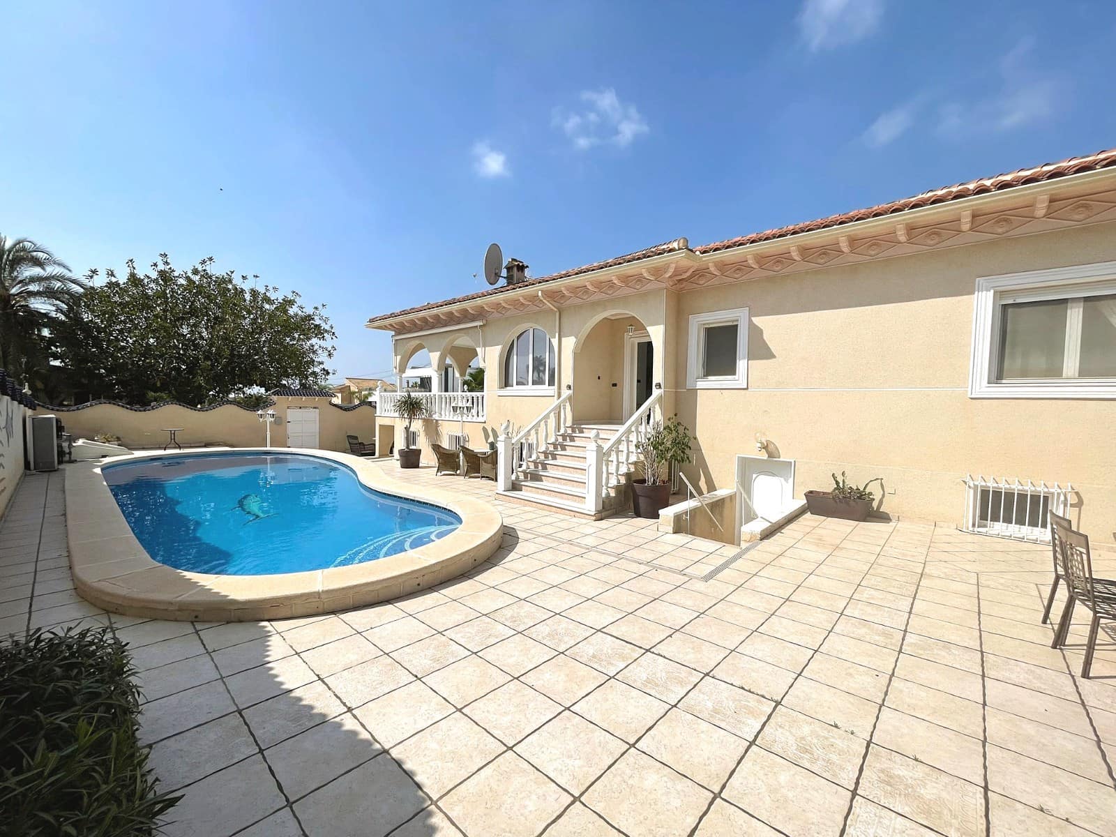 4 slaapkamer Villa te koop in Ciudad Quesada met zwembad - € 585.000 (Ref: 9996471)